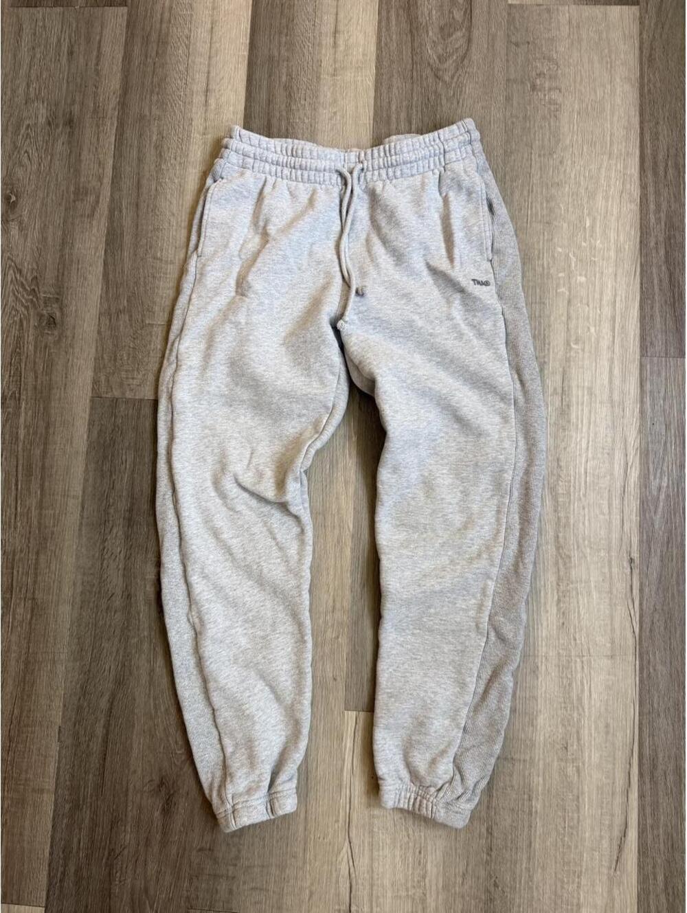 TNA Gray heather sweatpants in a S boyfriend fit #loungewear #cozy
